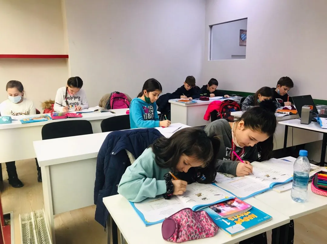 Fëmijë duke mësuar gjermanisht në Eurolingua Zentrum