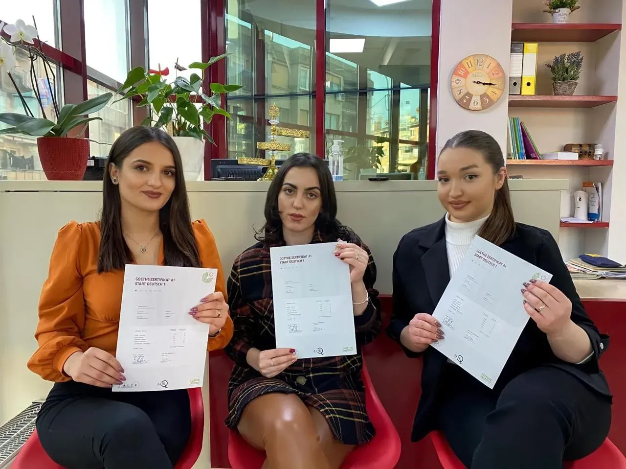 Studente me certifikata Goethe A1 në Eurolingua Zentrum