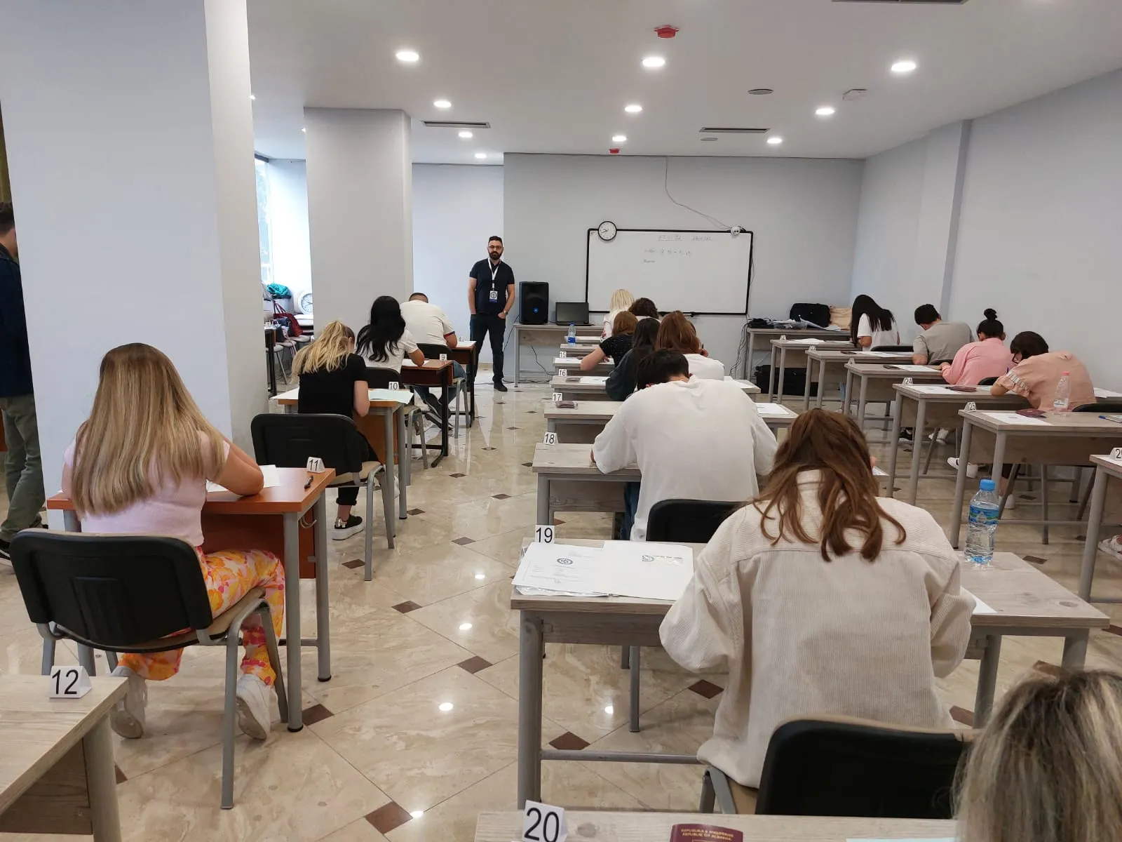 Përfunduan me sukses provimet e para në Tiranë